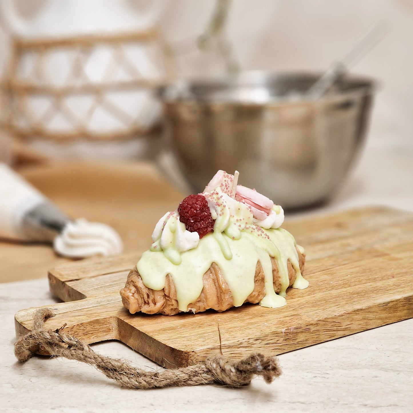 Pistachio Croissant Candle - duftende Kerze